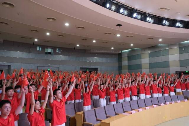 颂歌献给党｜中传师生合唱团参加庆祝中国共产党成立100周年文艺演出