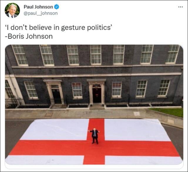 约翰逊脚踩英格兰旗帜摆拍加油被批：他肯定不会对苏格兰这样做