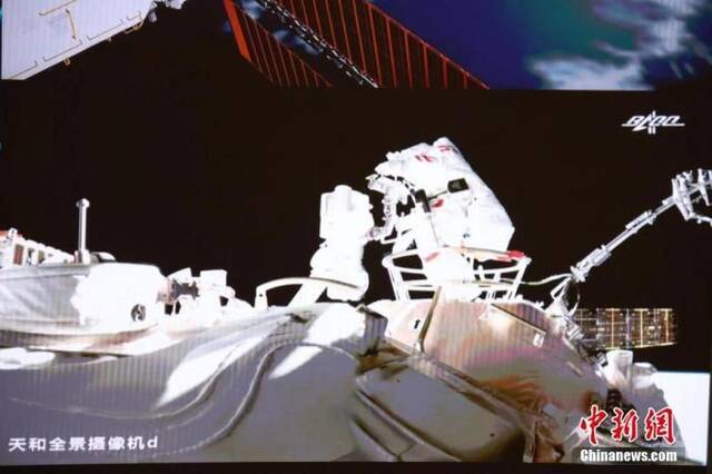 外媒关注神舟十二号航天员成功出舱：系中国航天重要里程碑
