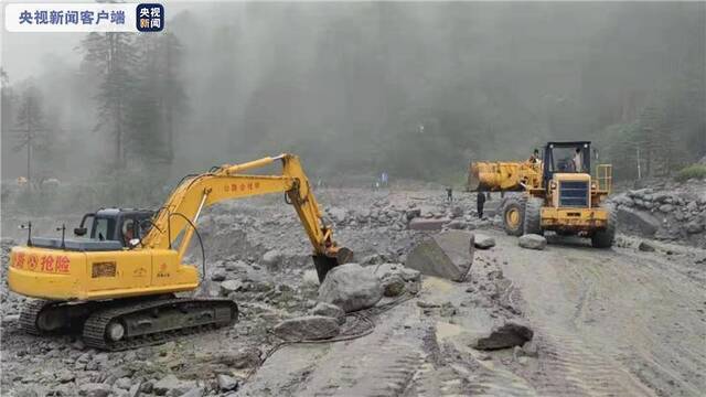 持续降雨引发泥石流 西藏波墨公路交通中断