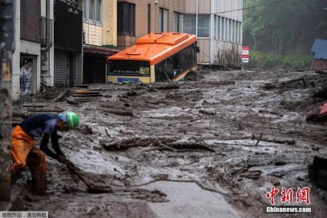 日本静冈泥石流死者数增至4人 仍有80人尚未确认安全