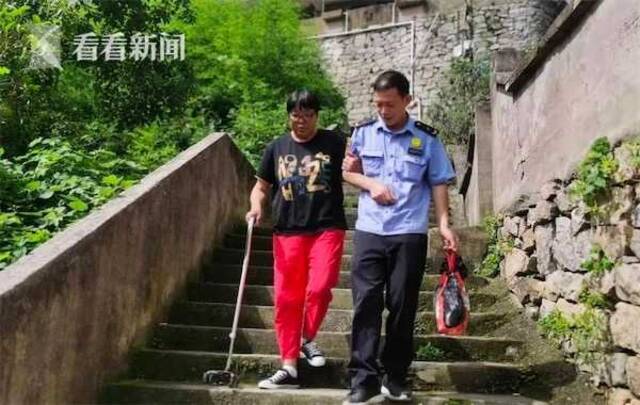 视频｜这名公交车司机成了尿毒症乘客的“专职接送员”