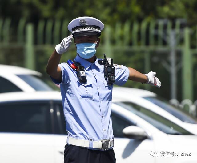 高温下 他们默默坚守