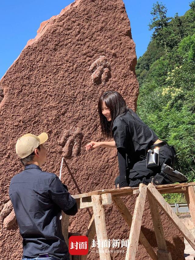 四川省泸州市古蔺县黄荆镇发现一批保存良好的白垩纪恐龙足迹化石