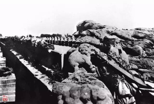 ▲中国军队在卢沟桥抗击日军的进攻