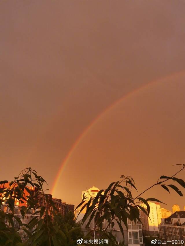 北京雨后出现双彩虹