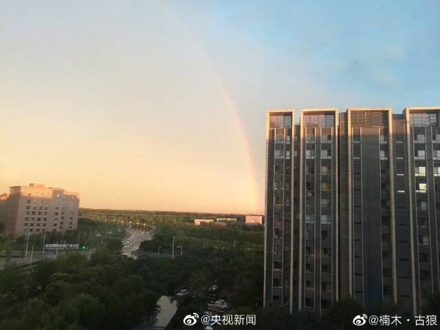 北京雨后出现双彩虹