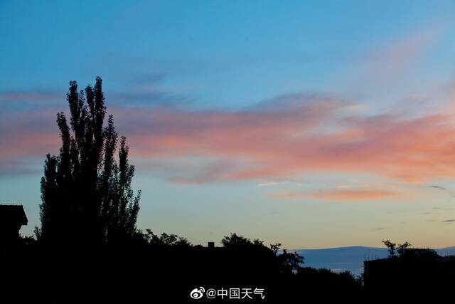北京出现绝美朝霞 这样的天空爱了爱了！