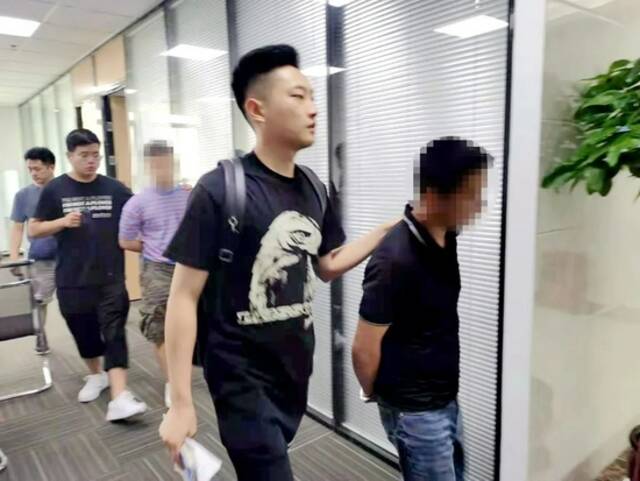 收到上门交易保证金后拉黑对方！这个团伙7人被抓