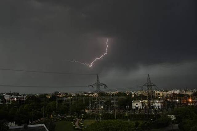 印度新德里出现雷暴天气