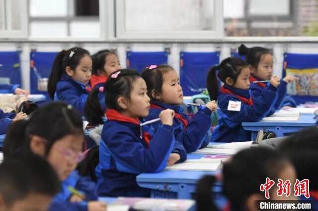 杭州启动小学生暑期托管工作:初定两期 每天收费50元