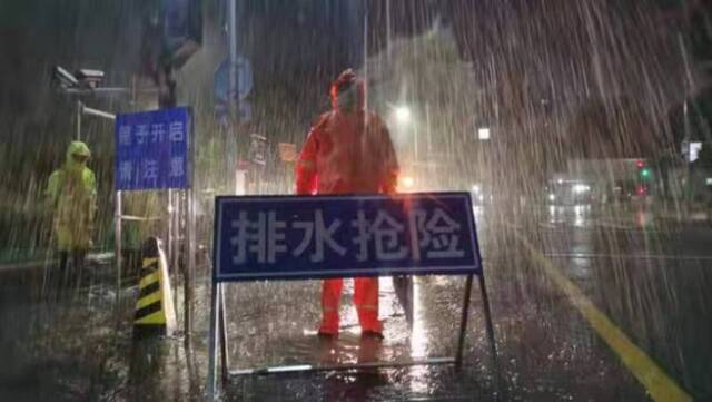 北京平均降水量已达暴雨级别 城区最大降雨出现在博大路