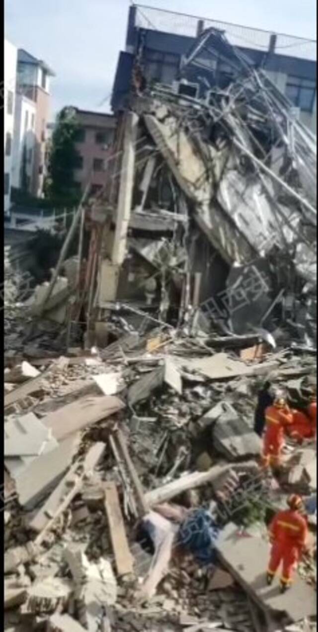 江苏苏州一酒店发生坍塌疑似多人被埋 当地回应