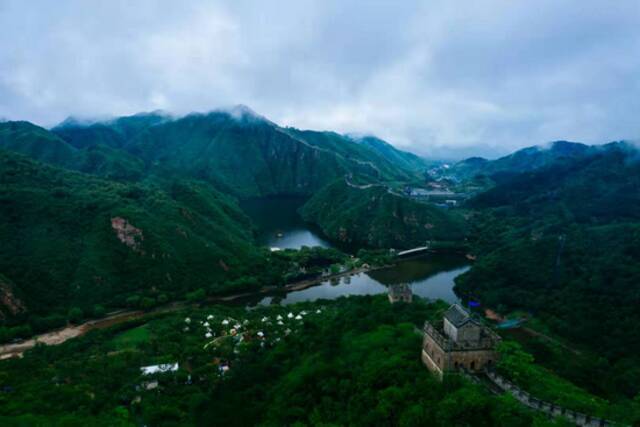 多图来袭！雨后的长城你见过吗？云蒸雾绕人间仙境