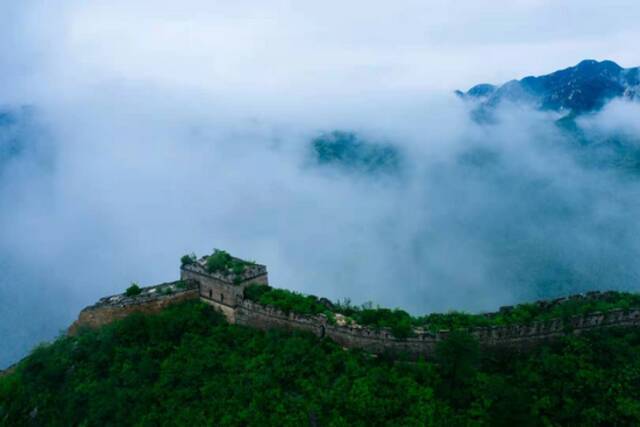 多图来袭！雨后的长城你见过吗？云蒸雾绕人间仙境