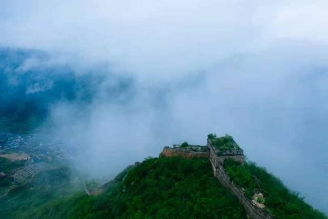 多图来袭！雨后的长城你见过吗？云蒸雾绕人间仙境