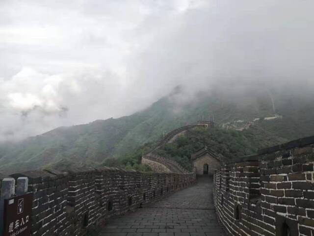 多图来袭！雨后的长城你见过吗？云蒸雾绕人间仙境