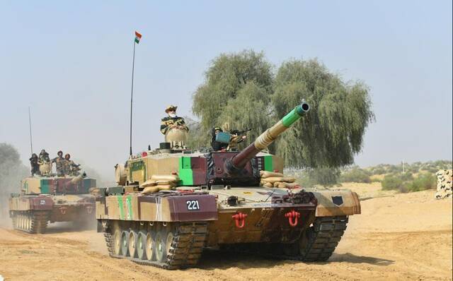 印度国产“阿琼”主战坦克资料图