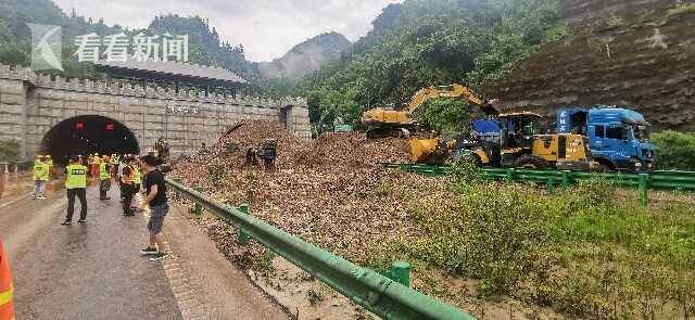 视频｜四川启动IV级防汛应急响应 雅康高速突发泥石流