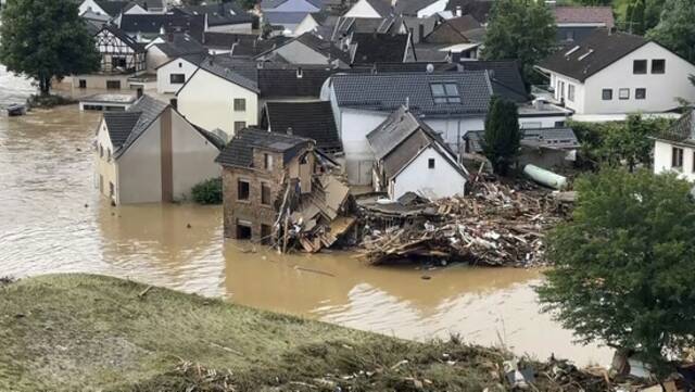 德国西部莱茵兰-普法尔茨州遭遇暴雨洪水