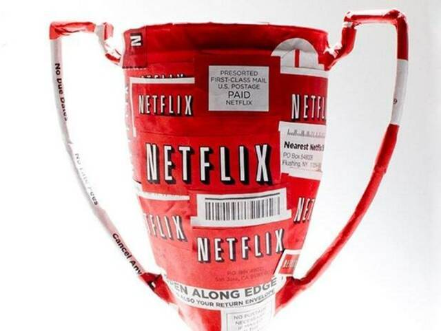 网飞公司Netflix向任何能够将均方根误差提高至少10%的团队提供100万美元。