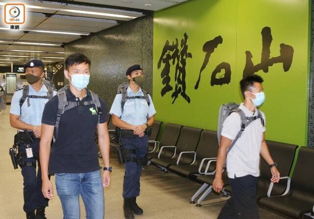 香港反恐特勤队首度派出便装警员 在港铁站及法院巡逻