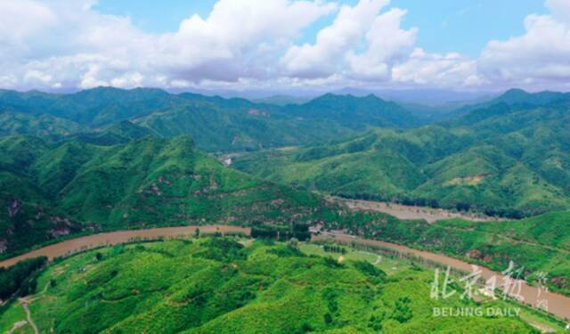 震撼！大雨过后，怀柔大山里现“黄河几字弯”壮观景象