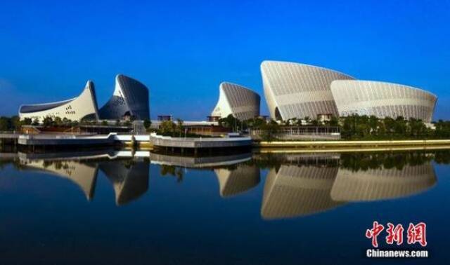 独具特色的福州海峡文化艺术中心，也是本届“世遗”大会开幕式举办地王东明摄