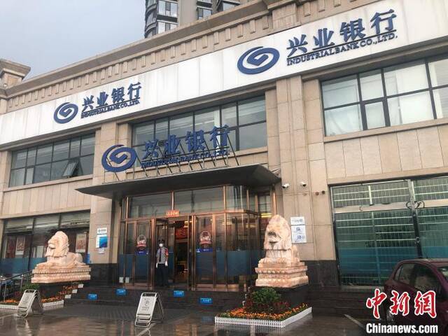 多家银行提高客户开卡审核门槛 不同银行标准不一