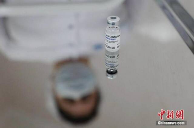 资料图：俄罗斯新冠疫苗“卫星—V”。中新社记者王修君摄
