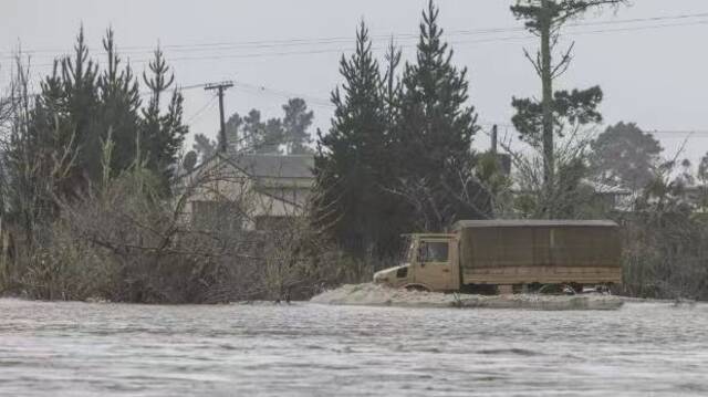 新西兰恶劣天气肆虐 多个城镇被洪水围困