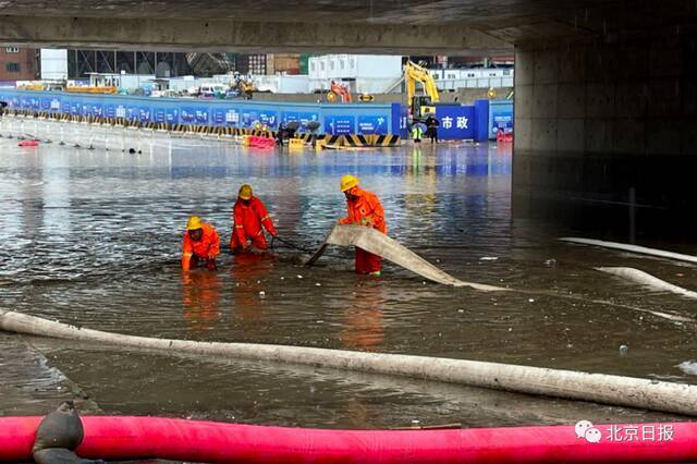 3米巨石飞落、多车被大水冲毁……警惕！未来三日，北京仍有雨