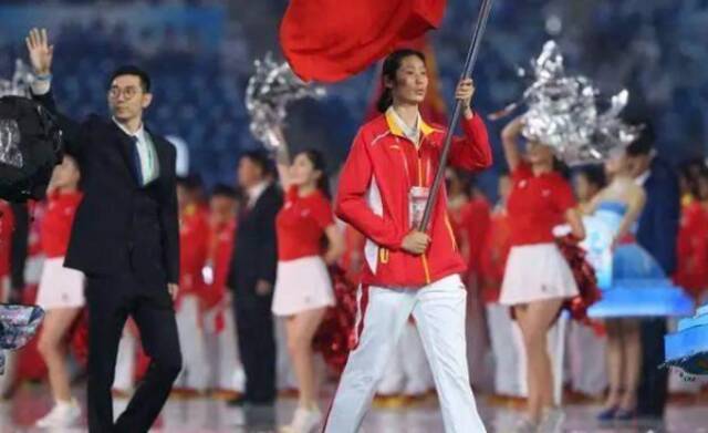 “婷”亭玉立 “帅”气英姿！来看中国奥运双旗手都说了啥？
