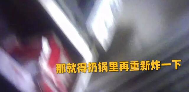 热搜第一！知名快餐店被曝恶心一幕！商家连夜致歉