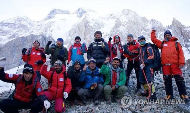 祸不单行！“无指登山家”坠入冰隙，被救时又遭意外