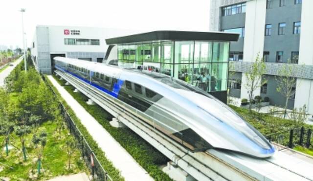 中国高速磁浮交通系统在青岛下线