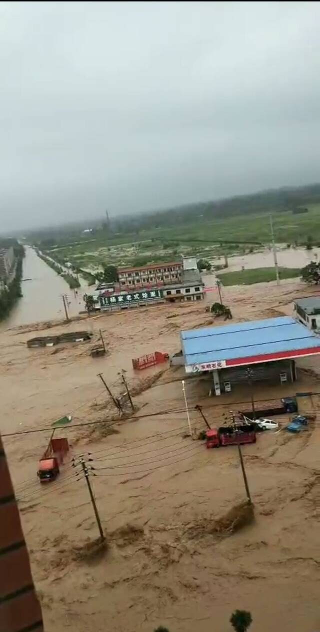 新闻多一度 河南特大暴雨首场发布会：致25人遇难 救援进行中