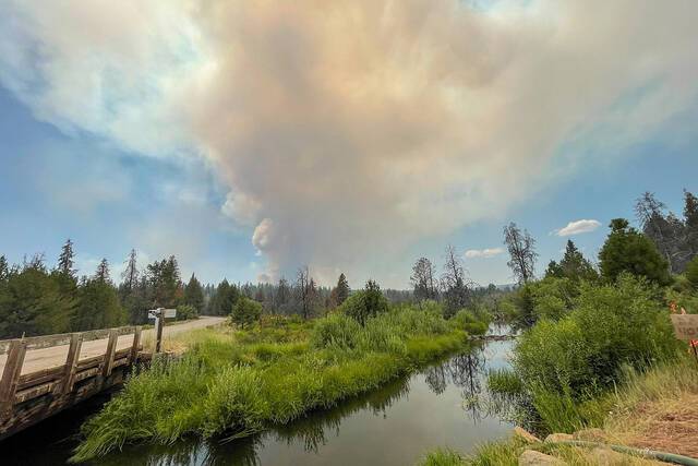 美国俄勒冈州山火产生的浓烟