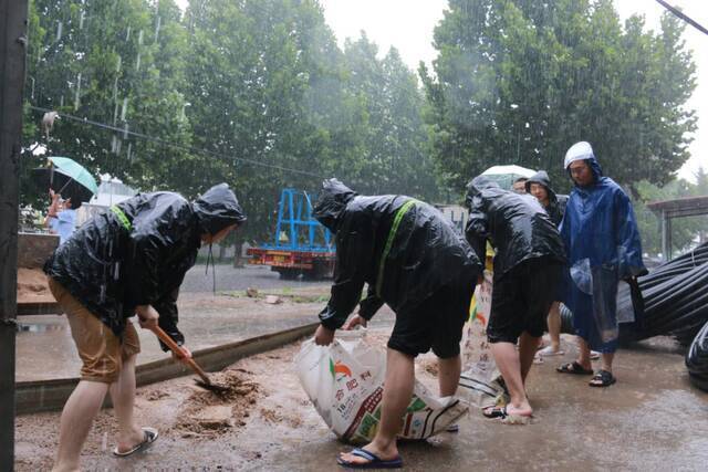 中建七局出动6500人参与救灾