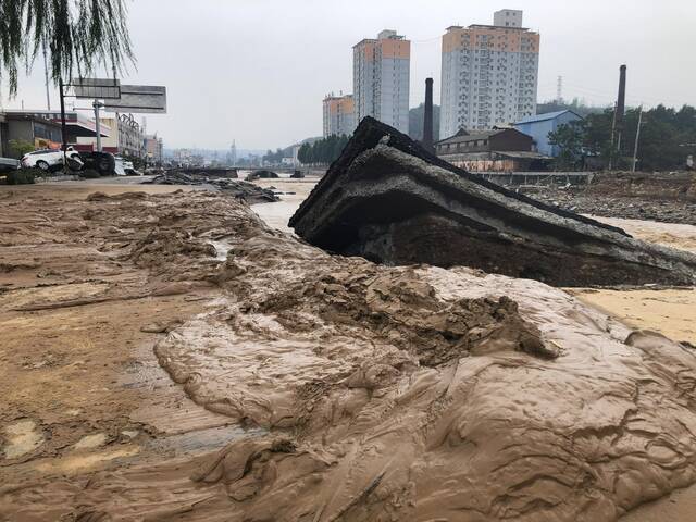 直击河南灾情：有地方断水断电已数日，仍有居民被困