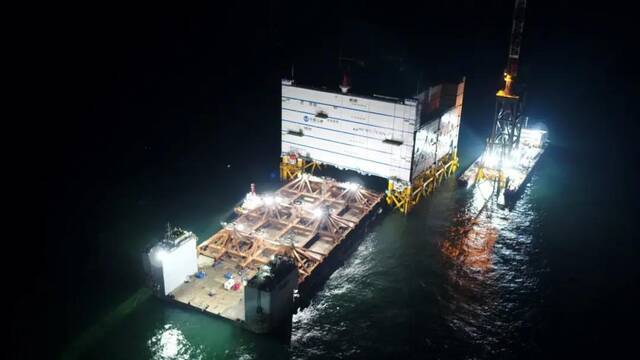 三峡如东海上换流站安装成功