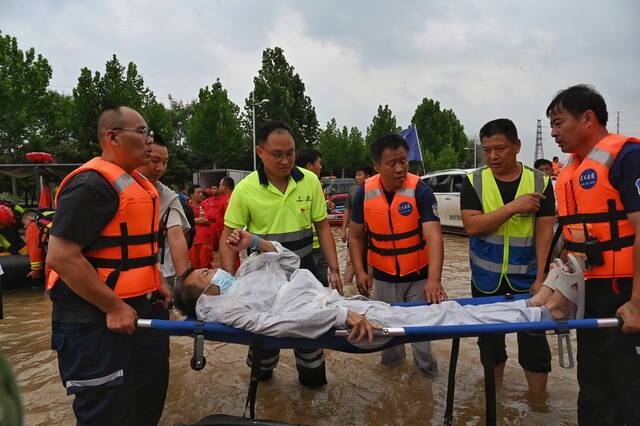 被困48小时！郑州阜外医院三千人生死大转移