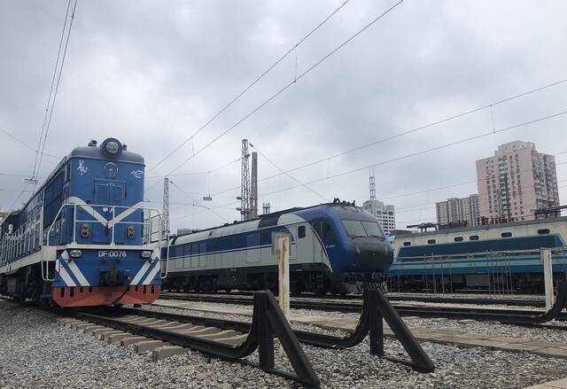 列车大规模滞留近十年少有 为何没有“挤爆”北京西站？