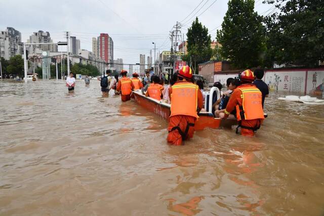 江西消防增援河南 已疏散转移5600余名被困群众