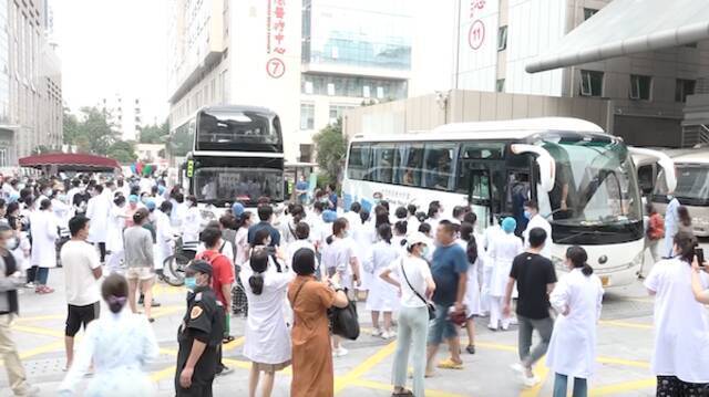 视频｜郑州阜外医院数千人被困 实施空地联合紧急救援