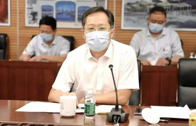 冯军被暂停东部机场集团有限公司董事长职务
