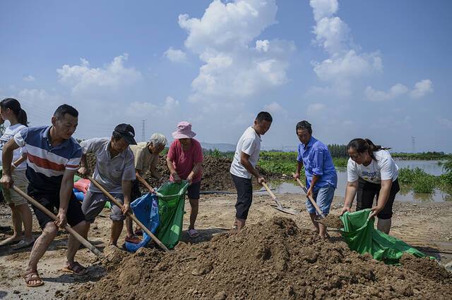 直击新乡决口现场：合拢还剩30余米