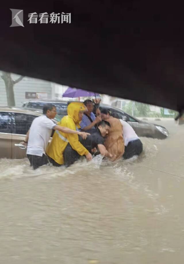 视频｜湍急水流中救人 3名外卖小哥获市委宣传部感谢信