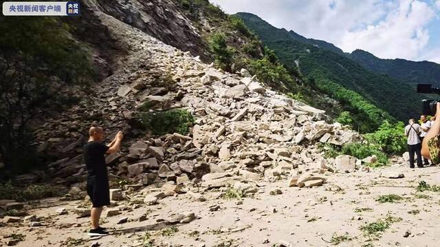 甘肃陇南一风景区发生山体崩塌 景区游客已被疏散