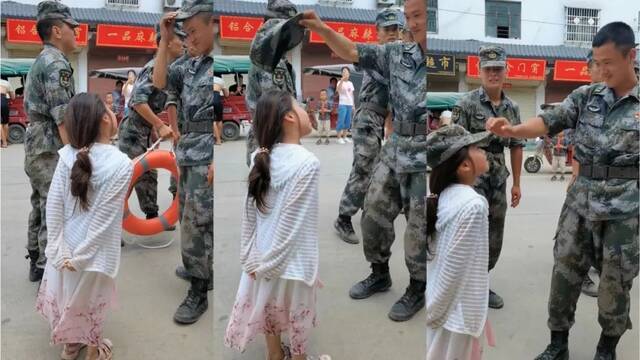 “万人空巷”的河南！解放军要撤离，小女孩仰慕的样子好戳人……